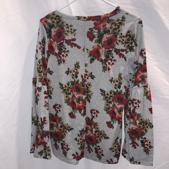 Gray floral  top - Picture 2 of 2
